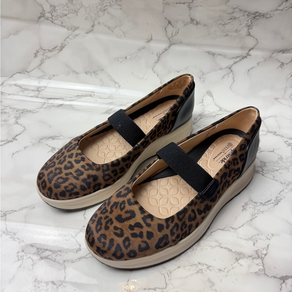 Women’s Life Stride Reflection Leopard Print Wedge Shoes US Size 9